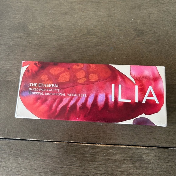 ILIA Makeup Nwt Ilia The Ethereal Face Palette Shade Medium Baked